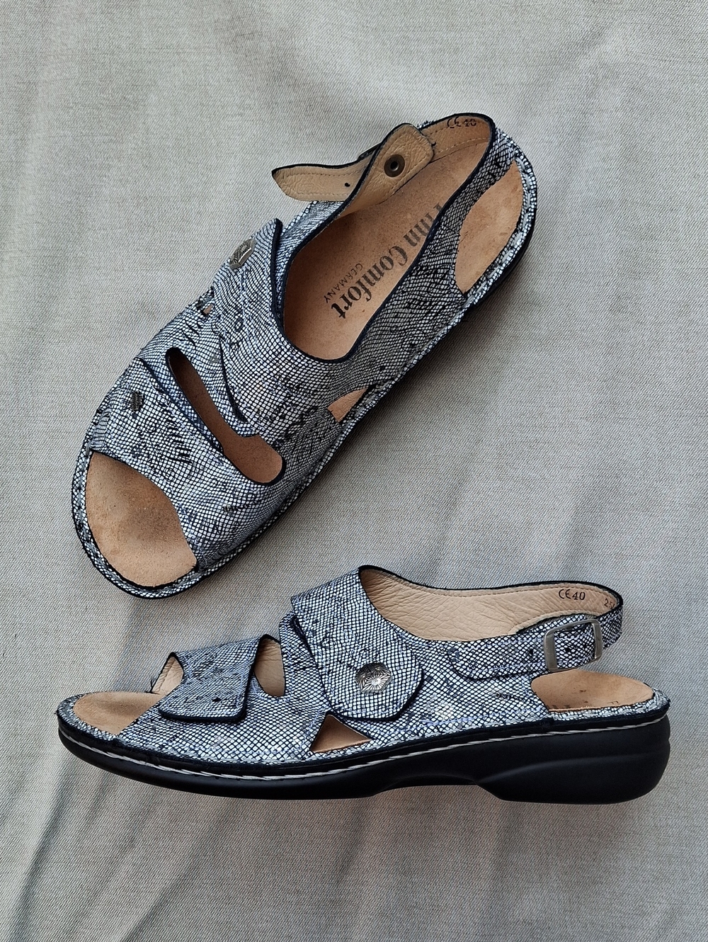 Finn Comfort Milos Sandals - Size 40 (US 9-9.5) - Silver Words Pattern